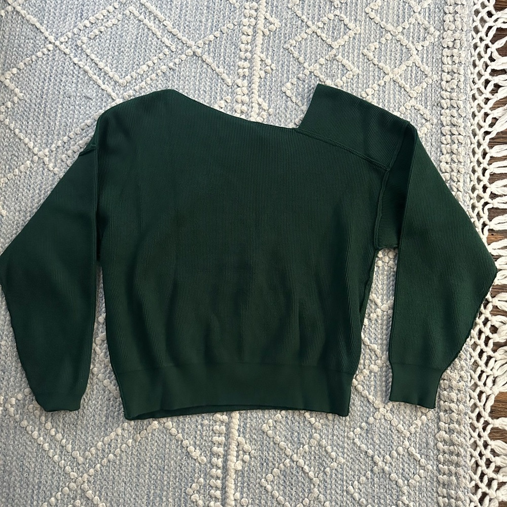Line & Dot Off-the-Shoulder White V-Neck Sweater